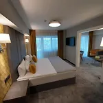 Univers 4* Cluj-Napoca