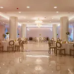 Univers Hotel 4*