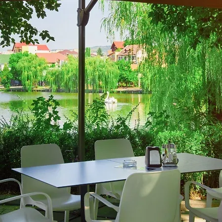 Univers Hotel 4*