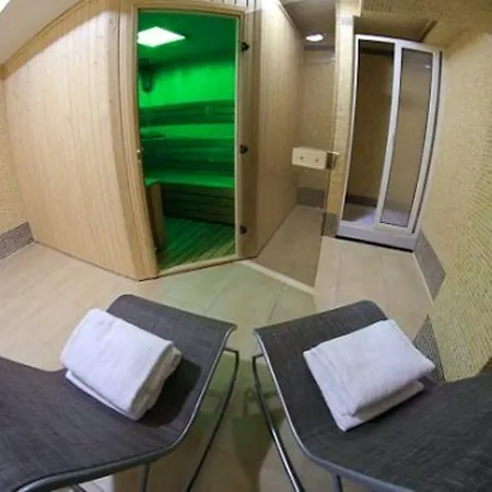 Univers 4*